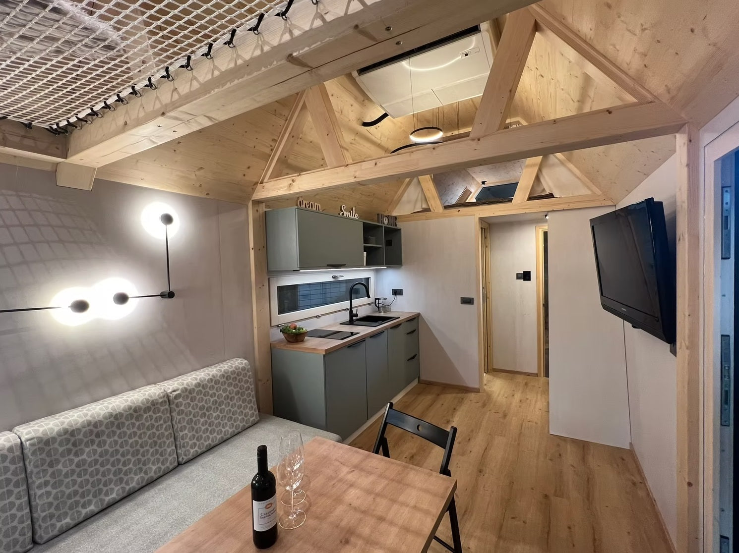 Utopian Hideaway – Luxury All-Season Outdoor Suite for Hotels, Wedding Venues & Resorts